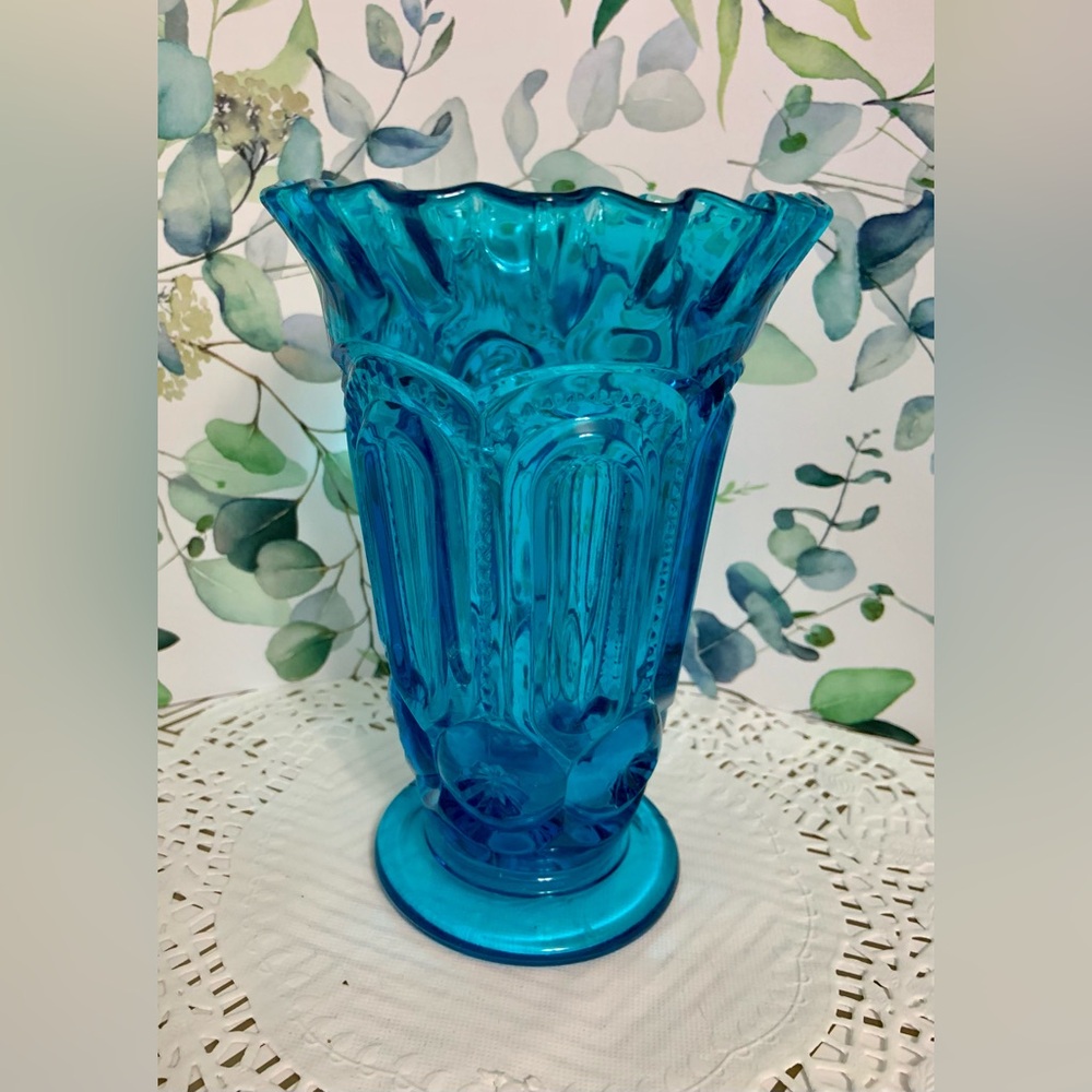 Moon and Star blue
by SMITH GLASS 6" Crimped Vase - Picture 3 of 8